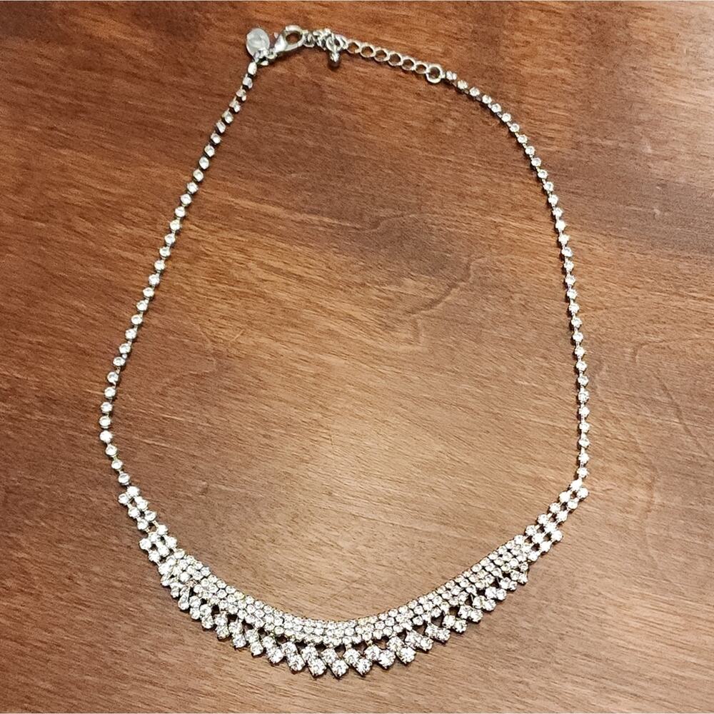 CHARMING Charlie jeweled necklace‎